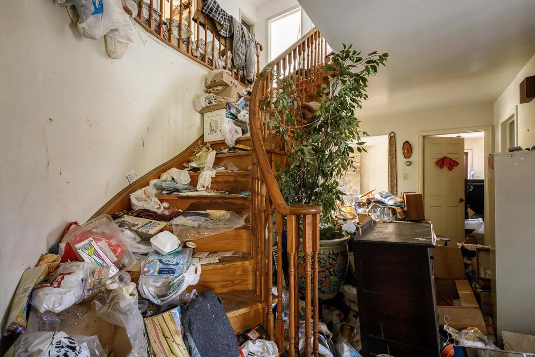 How to Effectively Deal with a Hoarder House